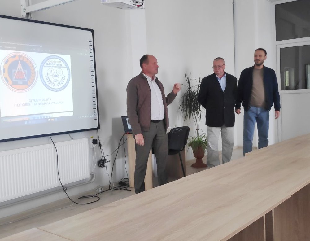 Абітурієнти знайомляться з освітніми програмами кафедри сфери обслуговування та охорони праці